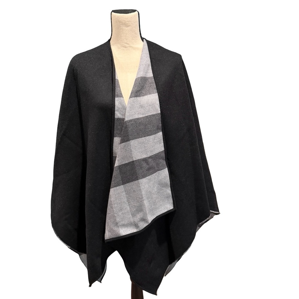 NEW Authentic Burberry Poncho Wrap Black Gray Reversible Check